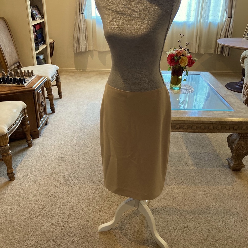 Beautiful St John tan skirt.